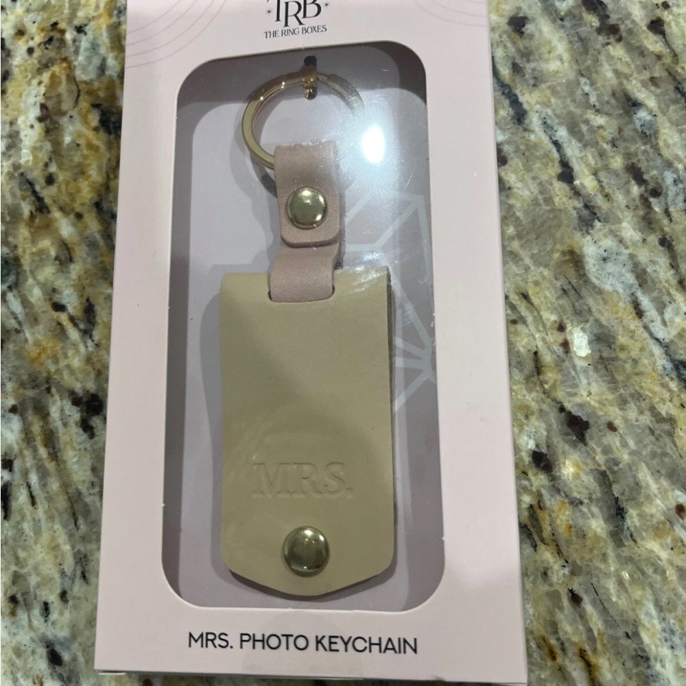 The Ring Boxes MRS. Photo Keychain